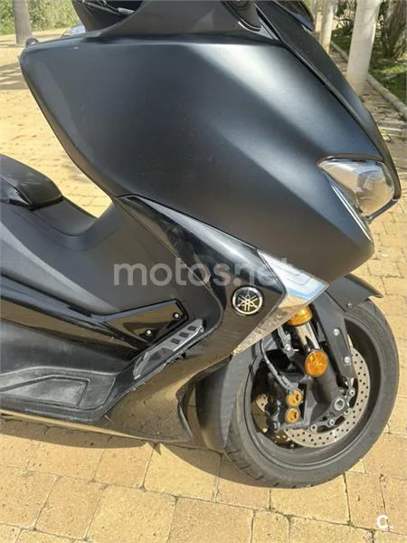 Yamaha TMAX – Vista 8