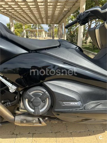 Yamaha TMAX – Vista 9