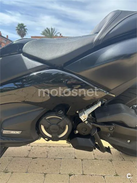 Yamaha TMAX – Vista 10