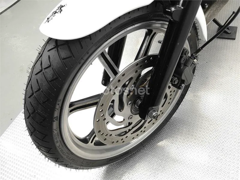 Triumph Bonneville T100 – Vista 6
