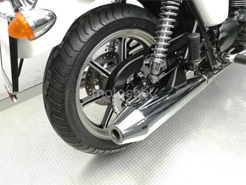 Triumph Bonneville T100 – Vista 7