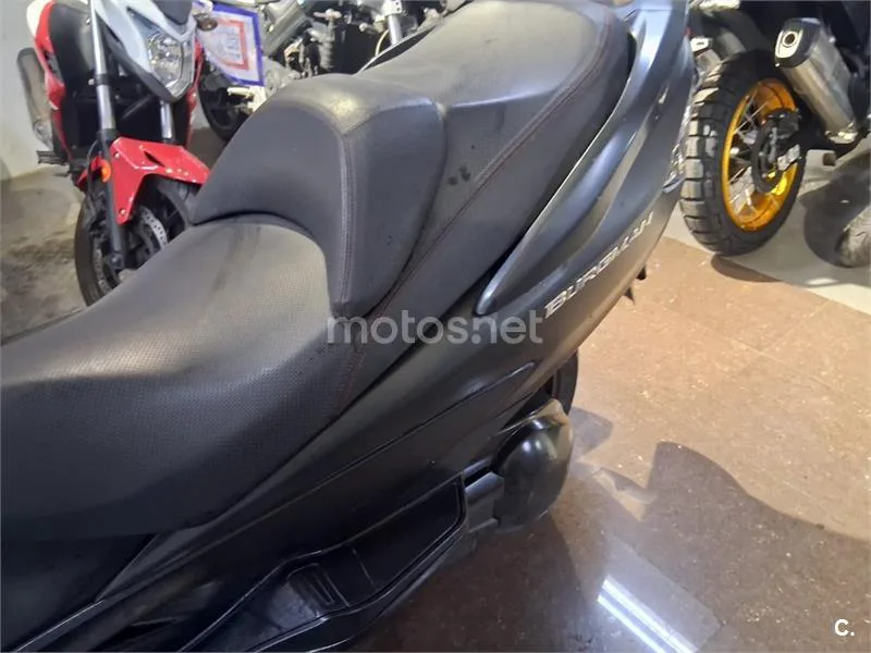 Suzuki Burgman 400 – Vista 15