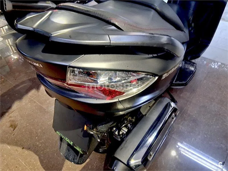 Suzuki Burgman 400 – Vista 17
