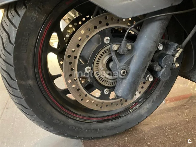 Suzuki Burgman 400 – Vista 20