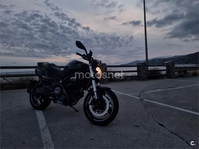 Ducati Monster 696 – Vista 2