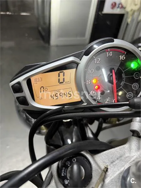 Triumph Street Triple – Vista 2