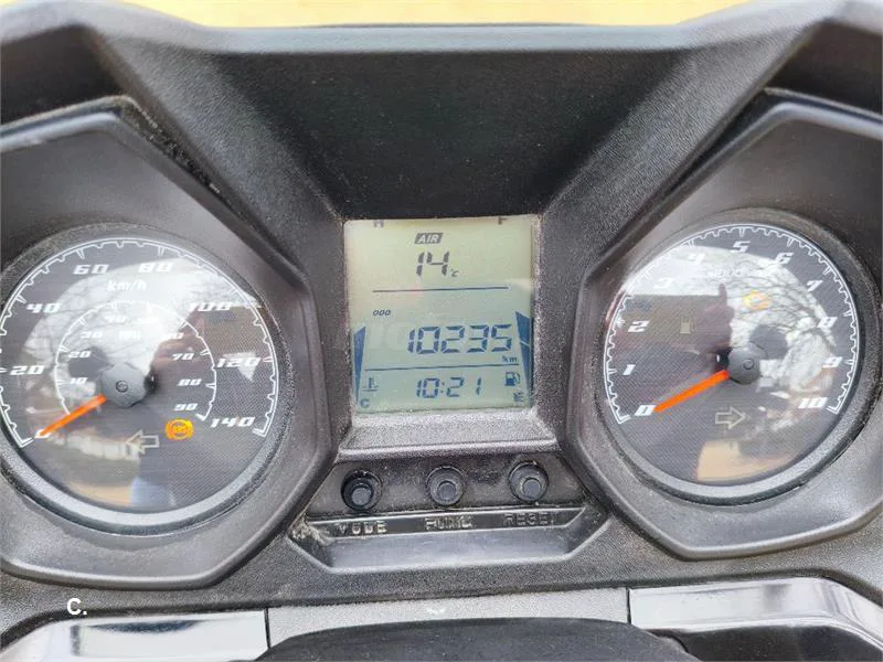 Kymco Super Dink 125 – Vista 5