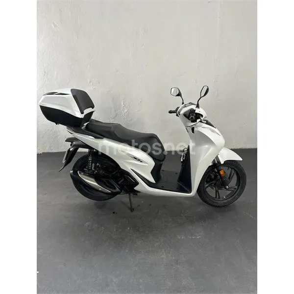 Honda SH 125i – Vista 3