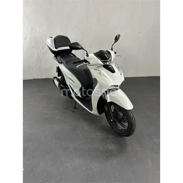 Honda SH 125i – Vista 4