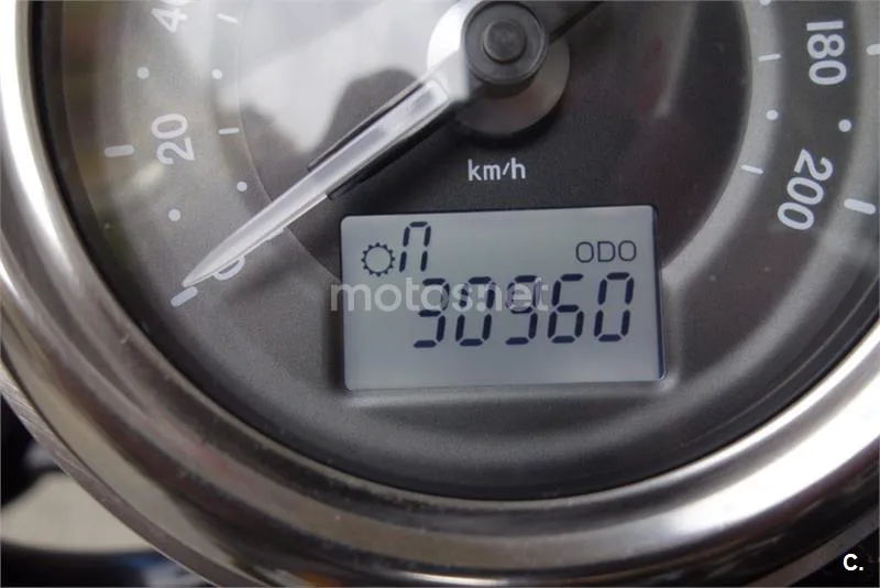 Triumph Bonneville – Vista 11