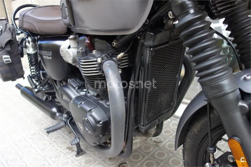 Triumph Bonneville – Vista 14