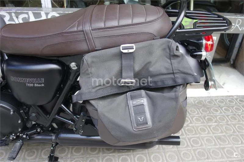 Triumph Bonneville – Vista 4