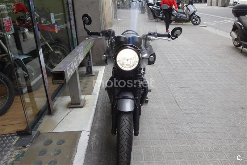 Triumph Bonneville – Vista 6