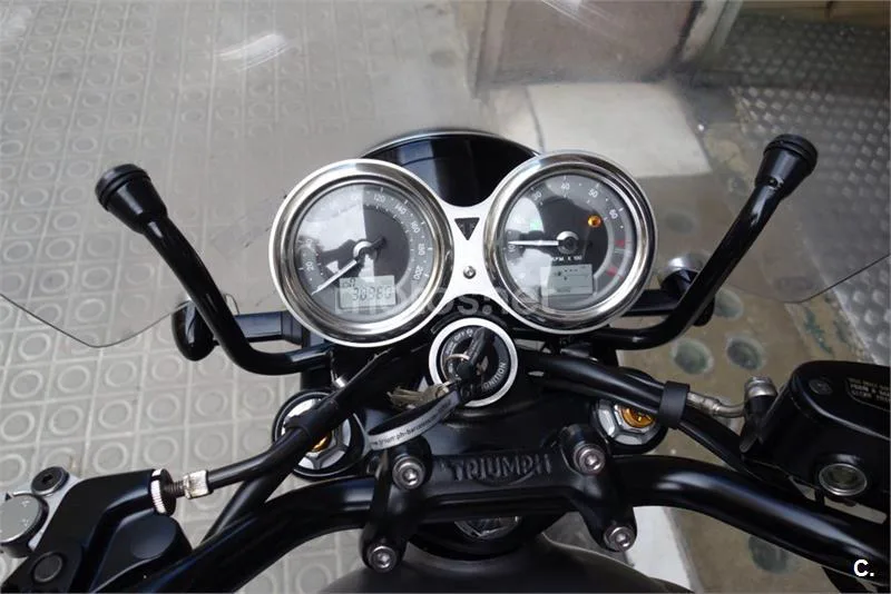 Triumph Bonneville – Vista 10