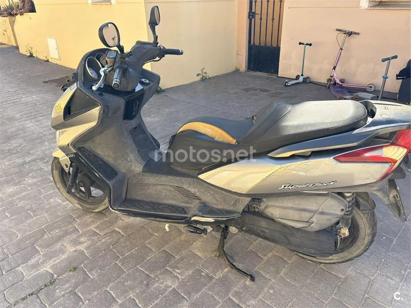 Kymco Super Dink 125 – Vista 3