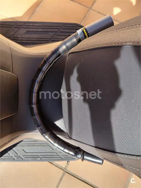 Kawasaki J 300 – Vista 4