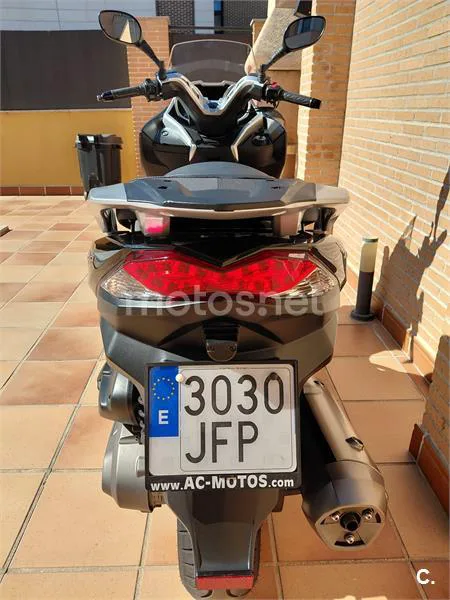 Kawasaki J 300 – Vista 7