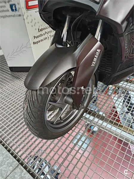 Yamaha XMAX 300 – Vista 15