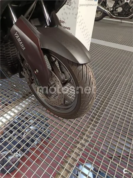 Yamaha XMAX 300 – Vista 10