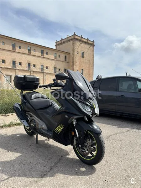 Kymco AK 550 – Vista 2
