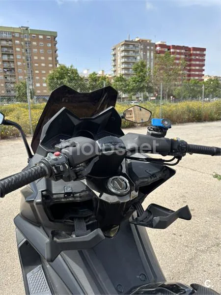 Kymco AK 550 – Vista 11