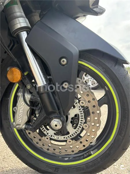 Kymco AK 550 – Vista 15