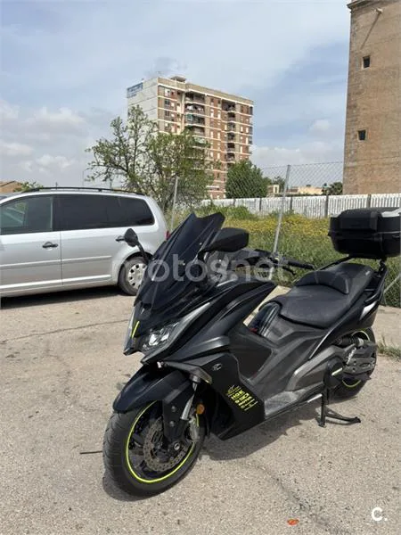 Kymco AK 550 – Vista 17