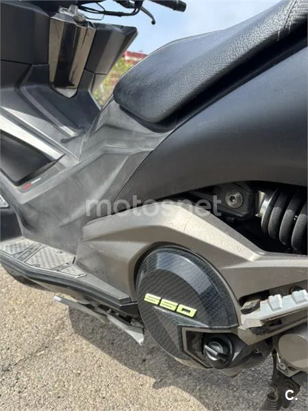Kymco AK 550 – Vista 20