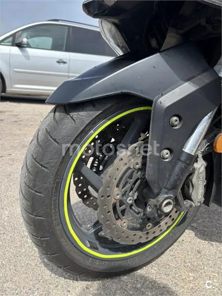 Kymco AK 550 – Vista 23