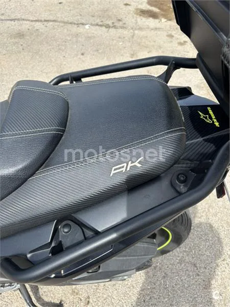 Kymco AK 550 – Vista 27