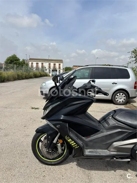 Kymco AK 550 – Vista 5