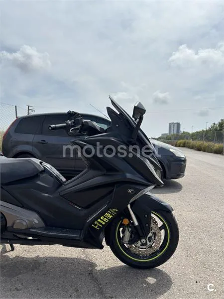 Kymco AK 550 – Vista 6