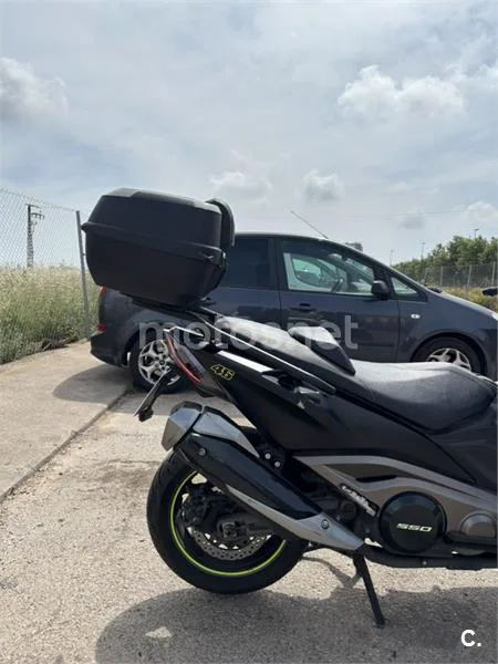 Kymco AK 550 – Vista 8