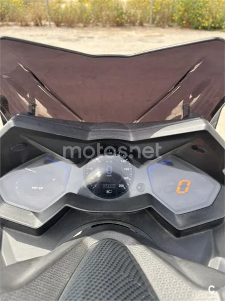 Kymco AK 550 – Vista 9