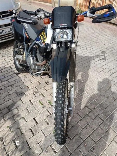Suzuki DR 350 SE – Vista 6
