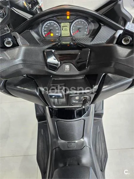 Suzuki Burgman 400 – Vista 14