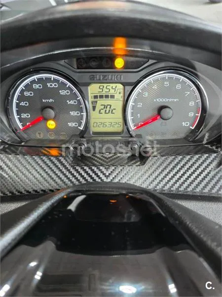 Suzuki Burgman 400 – Vista 15