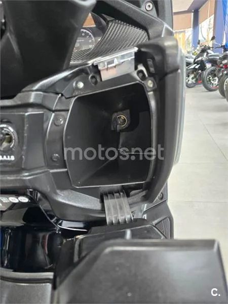 Suzuki Burgman 400 – Vista 17