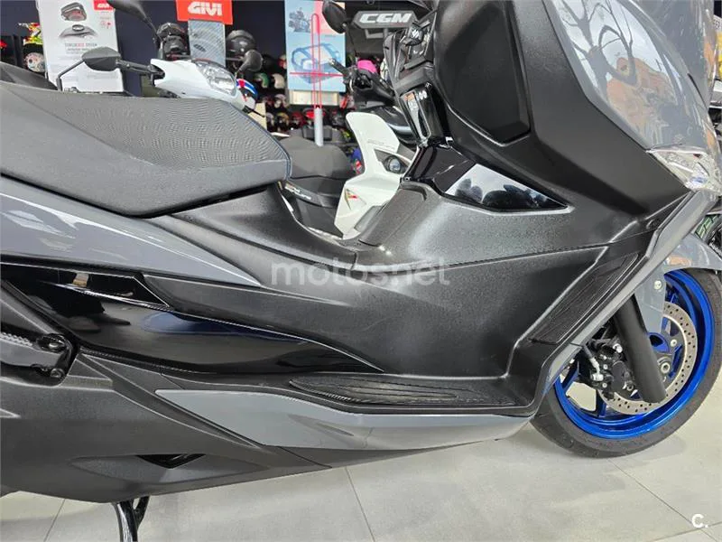 Suzuki Burgman 400 – Vista 4