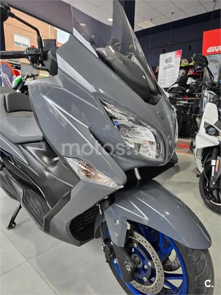 Suzuki Burgman 400 – Vista 5