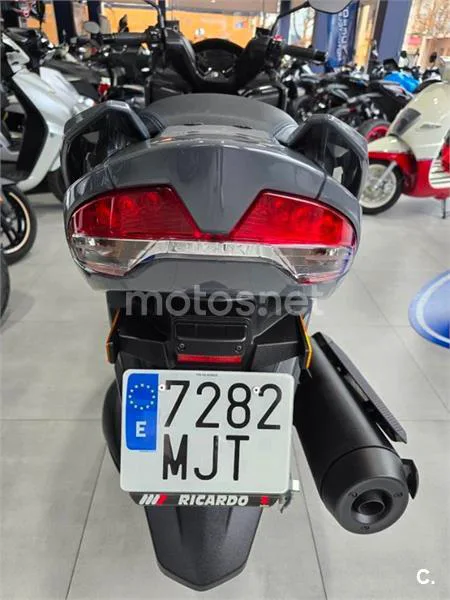 Suzuki Burgman 400 – Vista 10