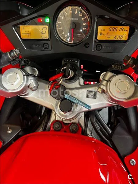 Honda VFR 800 – Vista 13