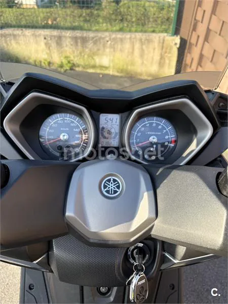 Yamaha XMAX 400 – Vista 4
