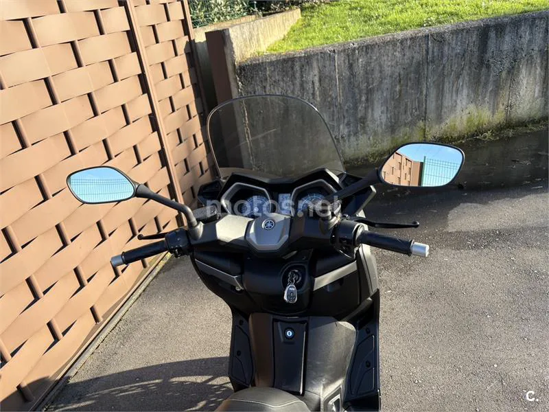 Yamaha XMAX 400 – Vista 8
