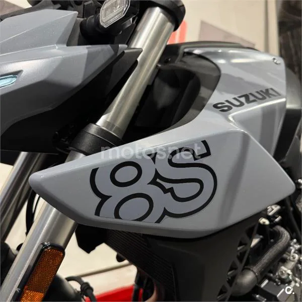 Suzuki GSX-8S – Vista 11