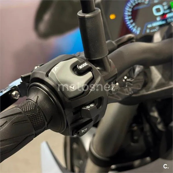 Suzuki GSX-8S – Vista 13