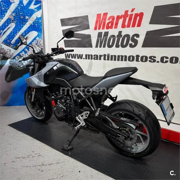 Suzuki GSX-8S – Vista 4