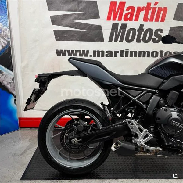 Suzuki GSX-8S – Vista 7