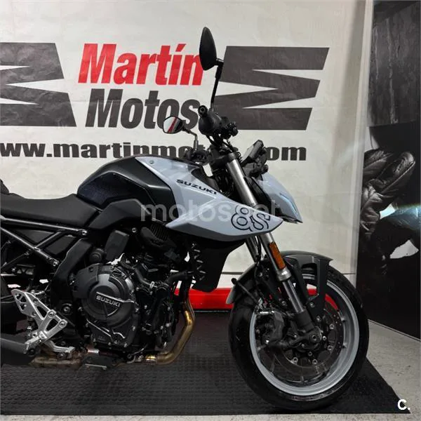 Suzuki GSX-8S – Vista 8