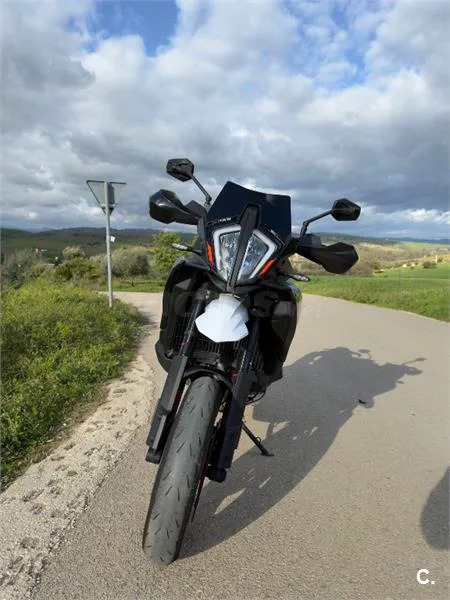 KTM 890 – Vista 2